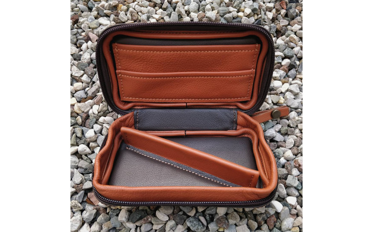 Pipe case by Claudio Albieri (beige and brown)