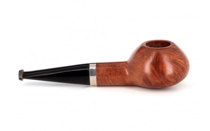 Short Brandy pipe with a horn stem