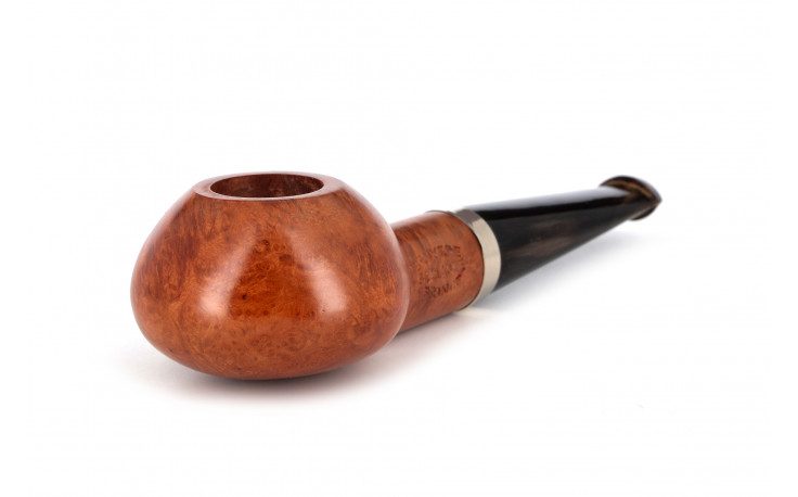 Short Brandy pipe with a horn stem
