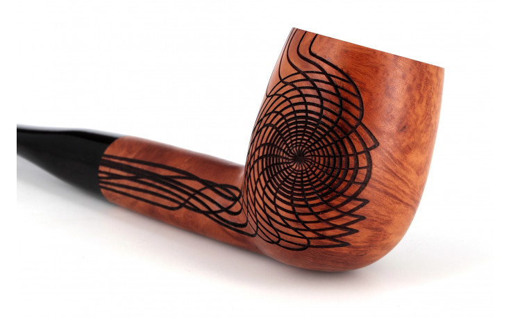 Eole pipe engraved with curls of smoke