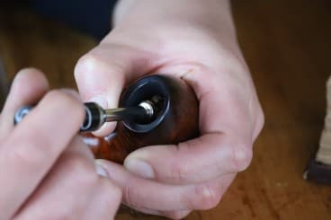 Using a pipe tamper