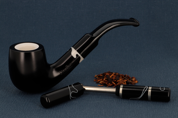 Pipe with a meerschaum-lined bowl