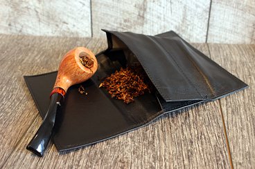 Tobacco pouch